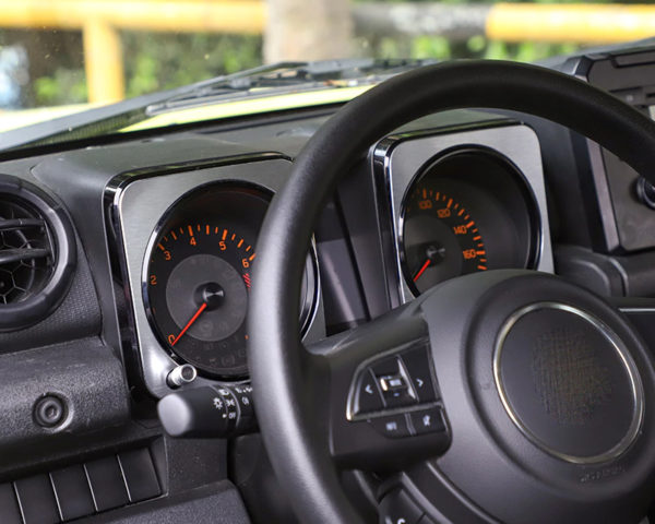 suzuki jimny 4 mittelkonsole armaturenbrett geschwindigkeitsmesser abdeckung rahmen